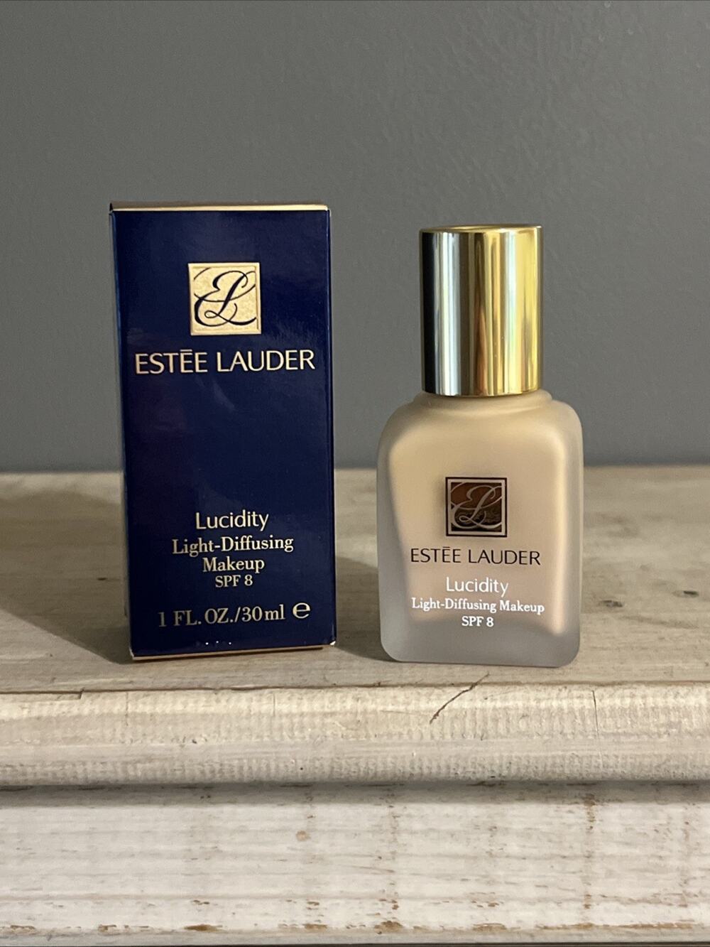 Estee Lauder Lucidity Foundation 2C2 Neutral Beige 04 Unused 1 FL OZ